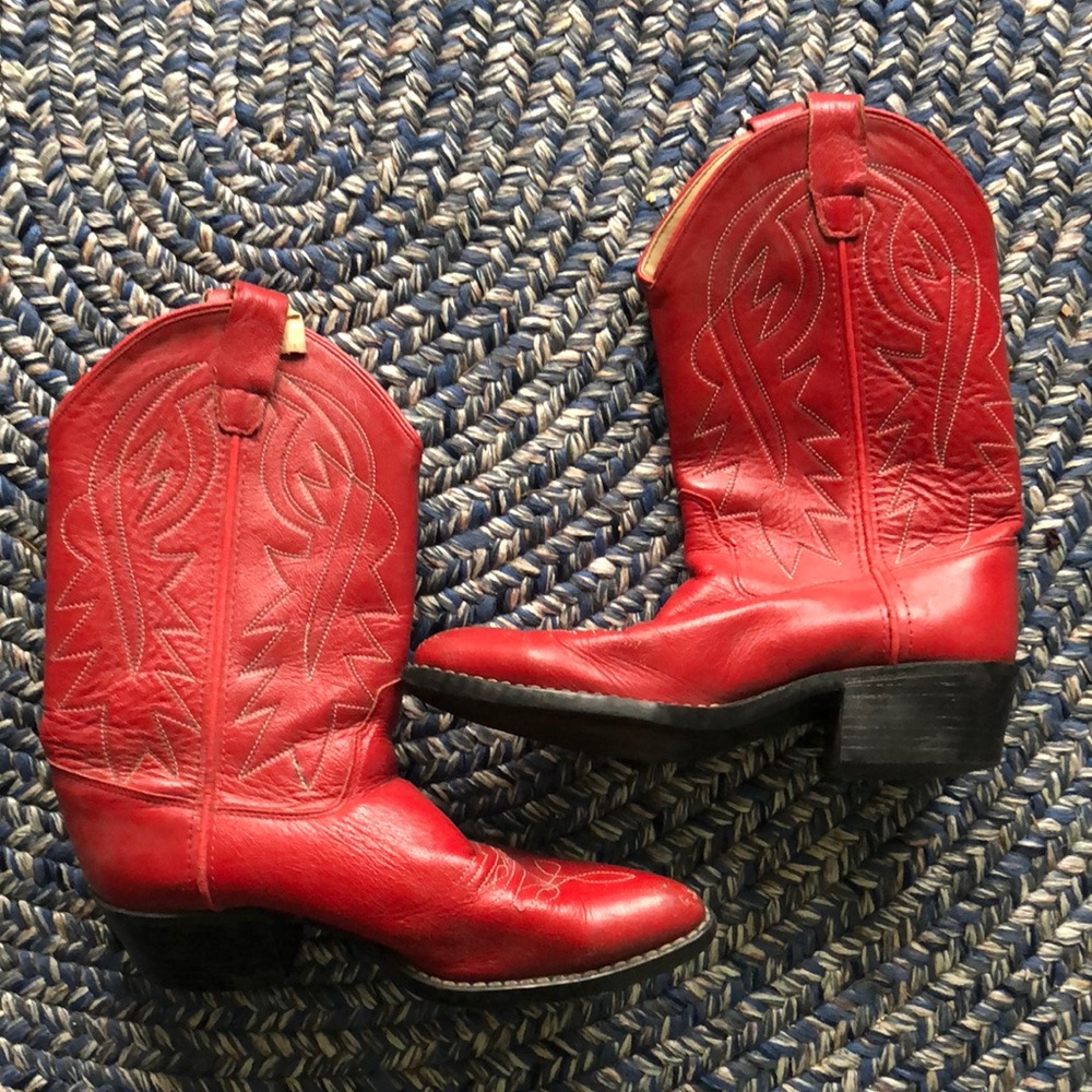 A Jama Product western red cowboy cowgirl boots